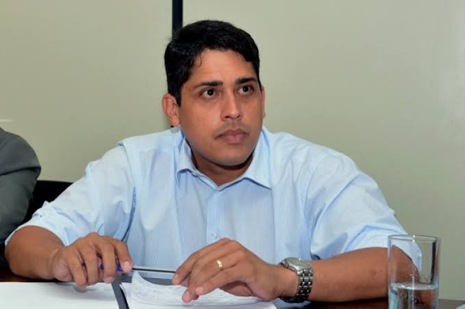 Vereador Sidninho é mordido durante ocupação de sindicalistas na Câmara de Salvador