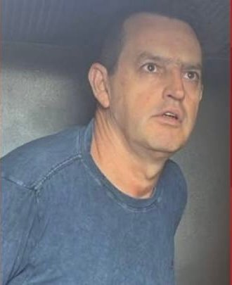 Líder de facção é preso em Lauro de Freitas após mudar o rosto para escapar da polícia